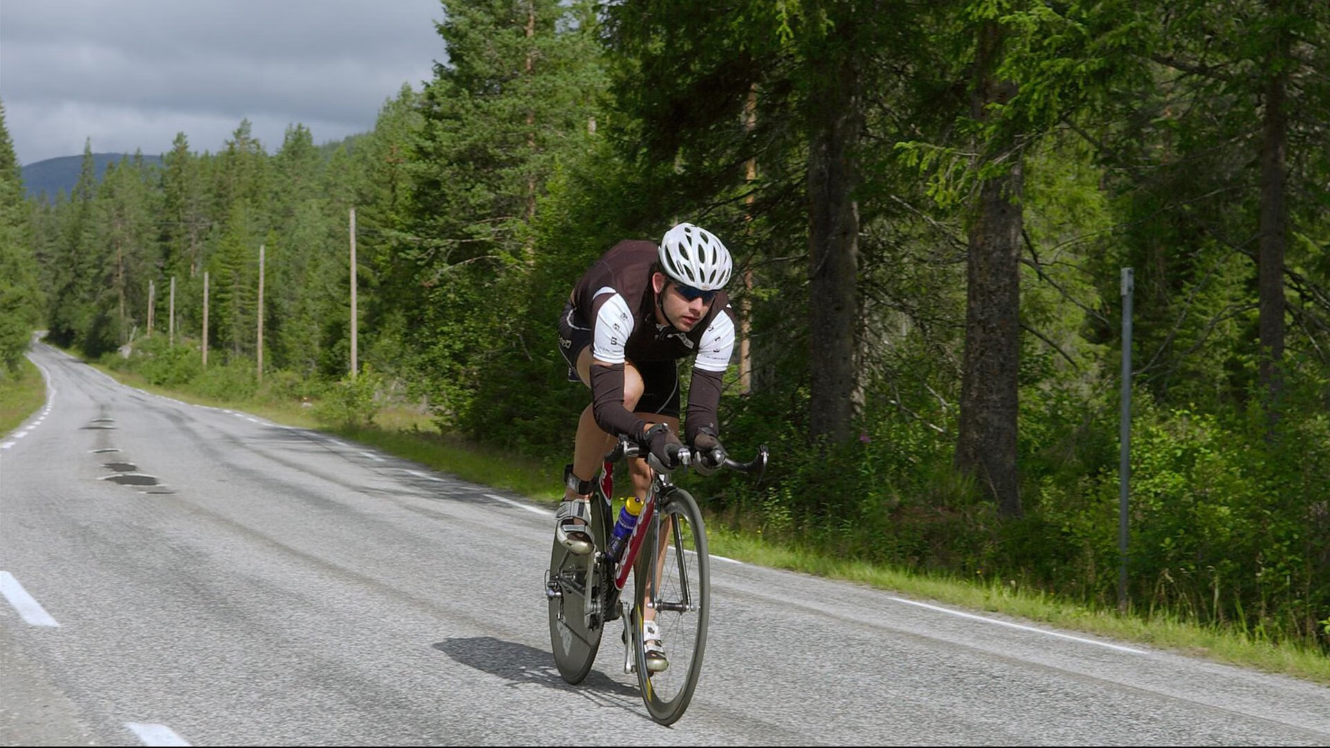 中学篮球课程加入比赛录像分析提升战术理解与实战意识，中学篮球课教学视频