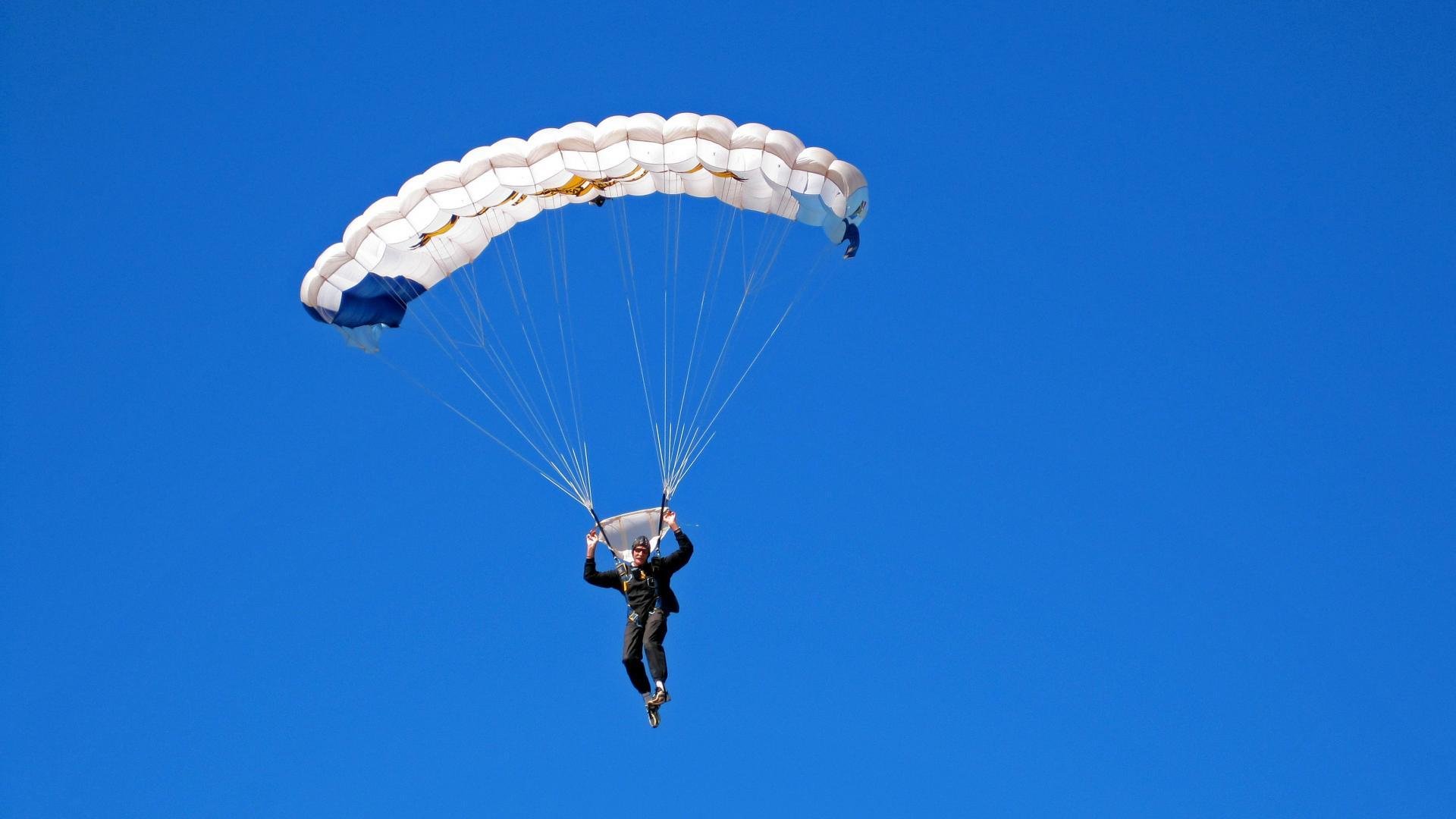 掘金全队拍摄新宣传照风格大胆，掘金队员